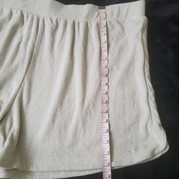 A New Day womens shorts plus sz 4X mid waist cream/tan color  Terrycloth Pull on - Picture 6 of 9